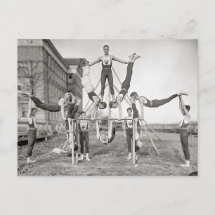 Cartão Postal Uma Dúzia de Ginastas Masculinos