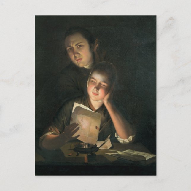 Cartão Postal Uma garota lendo uma carta de Candlelight (Frente)