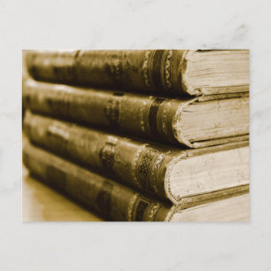 Cartão Postal Uma pilha de livros antigos