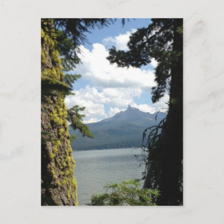 Cartão Postal Uma vista do Monte Thielsen através do Lago Diamon