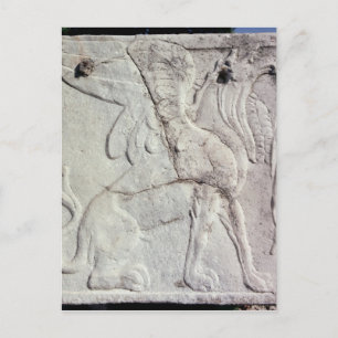 Cartão Postal Urna funerária com alivio esculpido de um Griffin