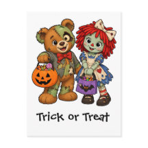 Urso de pelúcia zumbi e boneca Raggedy Ann fazendo