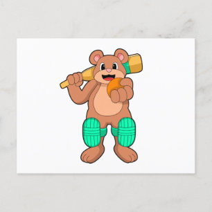 Cartão Postal Urso no críquete com taco de críquete