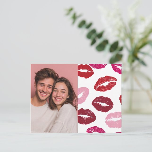 Cartão Postal Valentine’s Day Custom Photo Kisses (Em pé/Frente)
