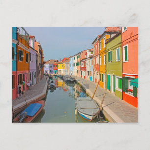 Cartão Postal Veneza, canal da ilha de Burano, pequenas casas co
