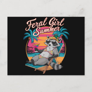 Cartão Postal Verão de Menina Selvagem na Praia, Guaxinim Engraç