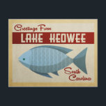 Cartão Postal Viagens vintage de Peixes Postcard Lake Keowee<br><div class="desc">Esta viagens vintage de saudações do lago Keowee apresenta um peixe azul divertido com sotaques vermelhos e uma vibração retrô dos anos 60.</div>