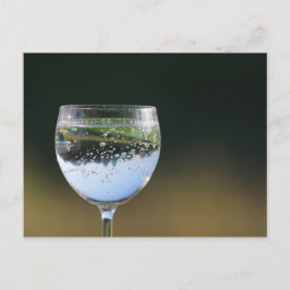 Cartão Postal Vidro com bebida.