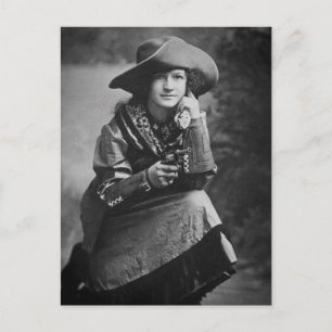 Cartão Postal Vintage Cowgirl colocando com seu seis atirador