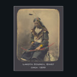 Cartão Postal Vintage Foto Native American Lakota Chefe Indiano<br><div class="desc">Uma safra colorida de um chefe índio nativo americano da tribo Lakota. Sentado em uma pedra segurando seu arco e seta vestindo um casaco azul rico com um colar de osso. Cerca de 1899.</div>