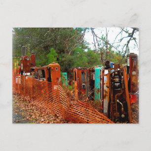 Cartão Postal Vintage Junk Yard Gas Pumps