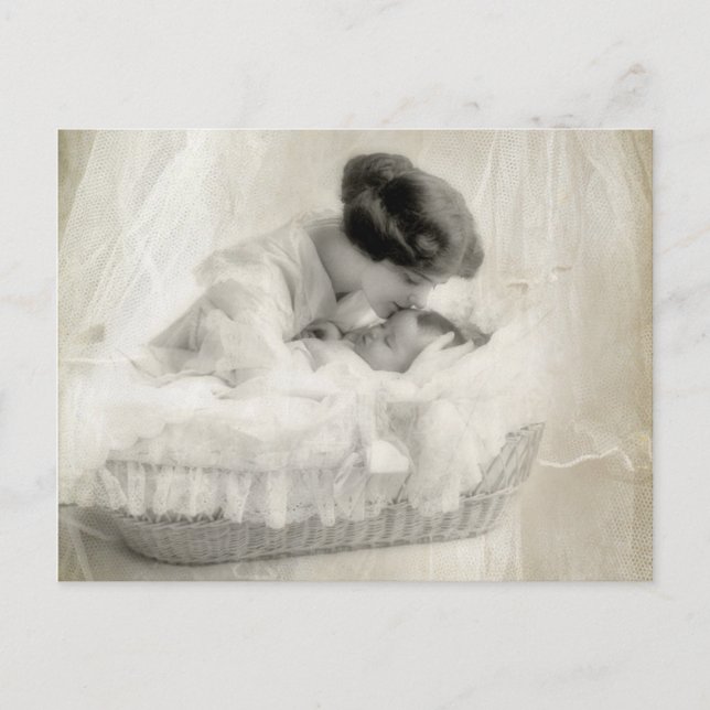 Cartão Postal Vintage Mãe beijando bebê em Bassinet (Frente)