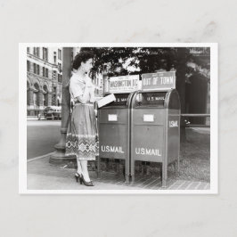 Cartão Postal Vintage mulher em caixas de correio preto e branco