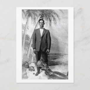 Cartão Postal Vintage Postcard Man with Alligator