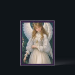 Cartão Postal Vintage Victorian Retro Christmas Angel<br><div class="desc">Nossa coleção de Cartões Natais vintages é projetada para capturar os corações daqueles que apreciam a graça e a beleza de uma era passada. Enviar estas cartas é como enviar um pedaço de história, um lembrete da alegria e do calor que a época de férias traz. Quer você os envie...</div>