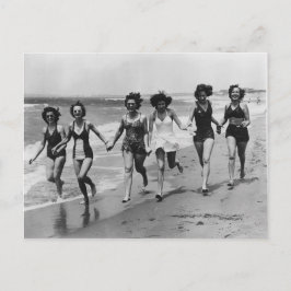 Cartão Postal Vintage Women Running na praia