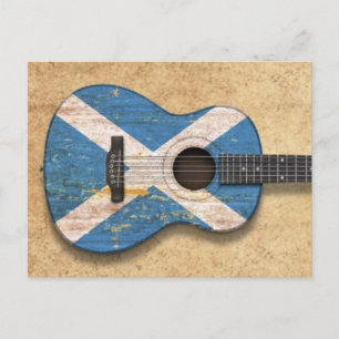 Cartão Postal Violão acústico com bandeira escocesa envelhecida 