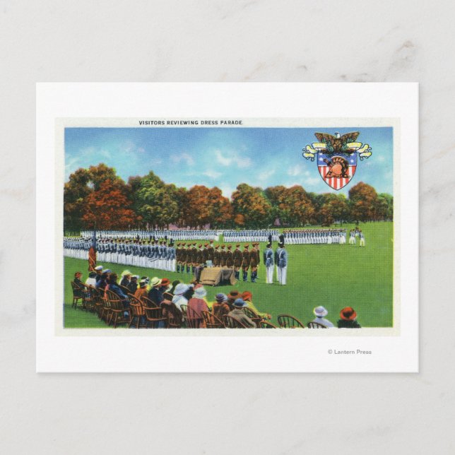 Cartão Postal Visitantes Revisando uma Parada de Vestido (Frente)