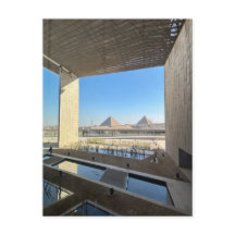Vista da grande pirâmide do Museu Egípcio Grand