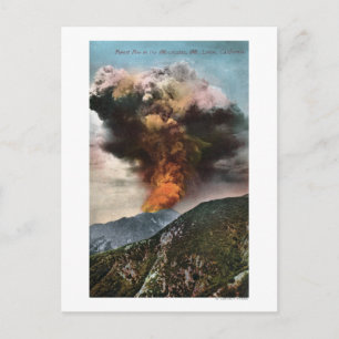 Cartão Postal Vista de incêndio florestal em montanhas