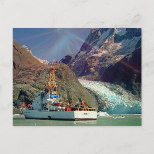 Cartão Postal Vista de Montanha do Alasca com Barco