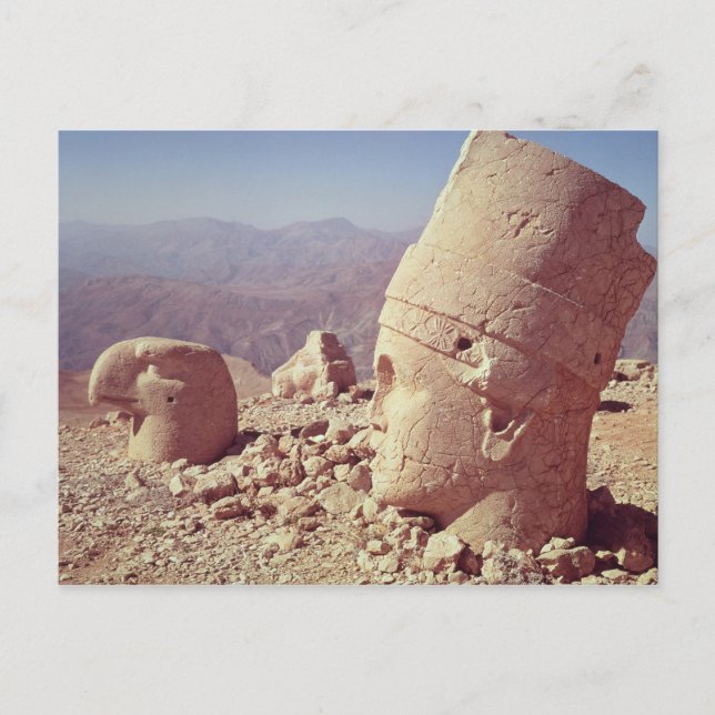 Cartão Postal Vista de uma cabeça colossal e de uma águia (Frente)