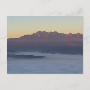 Cartão Postal Vista do nascer do sol de Tatras nas montanhas Pie