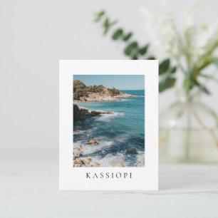 Cartão Postal Vista na costa da vila de Kassiopi, Corfu