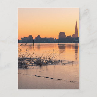 Cartão Postal Vista para Rostock no nascer do sol