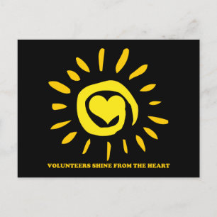 Cartão Postal Voluntários brilham do coração iluminando o mun