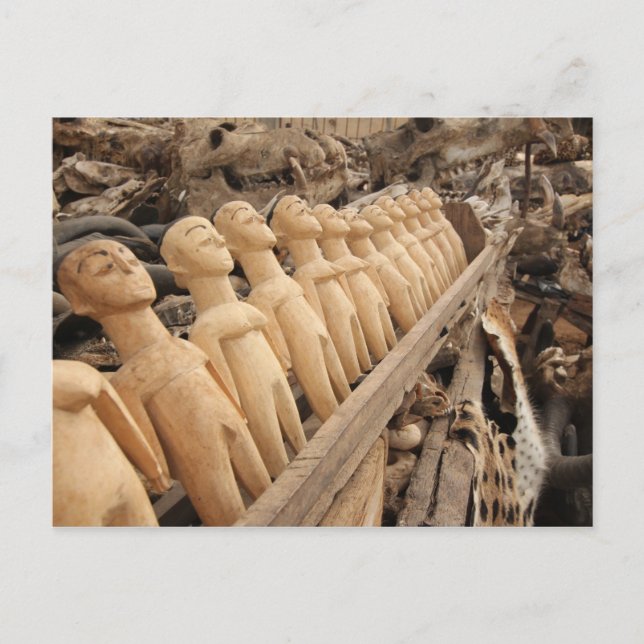 Cartão Postal Voodoo Puppen am Fetisch Markt, Westafrika (Frente)