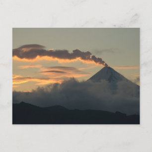 Cartão Postal Vulcão Shishaldin ao Pôr do Sol
