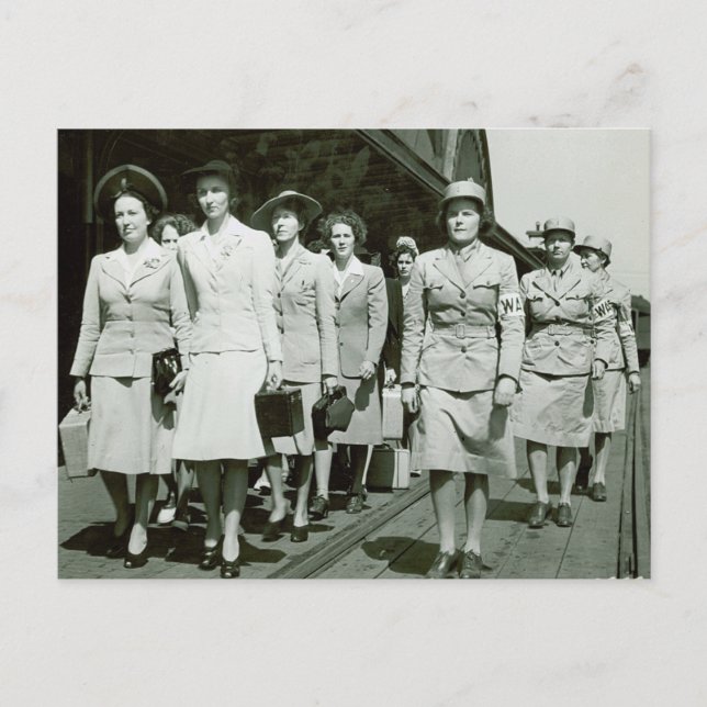 Cartão Postal WAAF Recruits Marching 1942 (Frente)