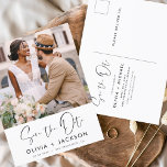 Cartão Postal White com Letra de Mão Editável Salvar a Data Foto<br><div class="desc">Foto moderna e elegante Guarde o Cartão de Casamento de Data. O cartão de convite para salvar a data inclui tipografia branca com Mão-esticada e chic e design simples em um fundo branco para o qual você pode adicionar sua fotografia personalizada de noivado.</div>