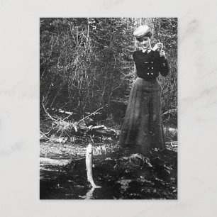 Cartão Postal woman fishing