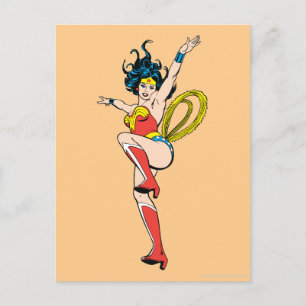 Cartão Postal Wonder Woman Arms Raised