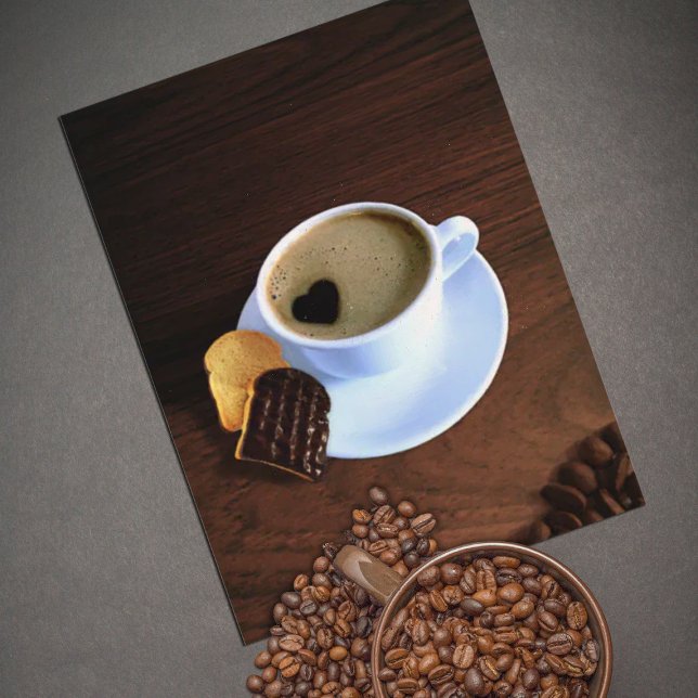 Cartão Postal Xícara de café com espuma em forma de coração (Criador carregado)