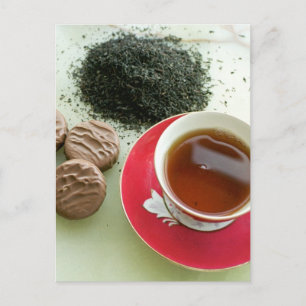 Cartão Postal Xícara de chá preto com biscoitos de chocolate