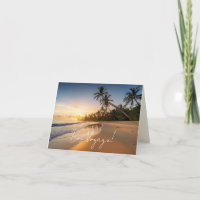 Praia no nascer do sol com palmeiras Bon Voyage