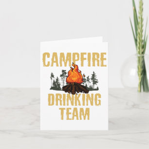 Cartão Presente de Campos - Bebendo de Campfire Acampando