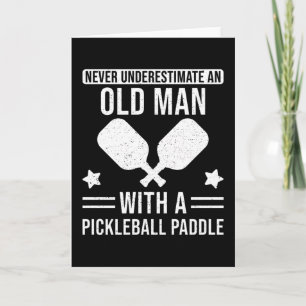 Cartão Presente de Pickleball Nunca subestime um Velho