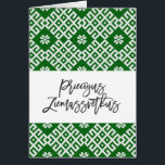 Cartão Priecigus Ziemassvetkus Design Tradicional Letão<br><div class="desc">Priecīgus Ziemassvētkus Design tradicional nórdico Lielvarde cinta motif com padrão de repetição verde</div>
