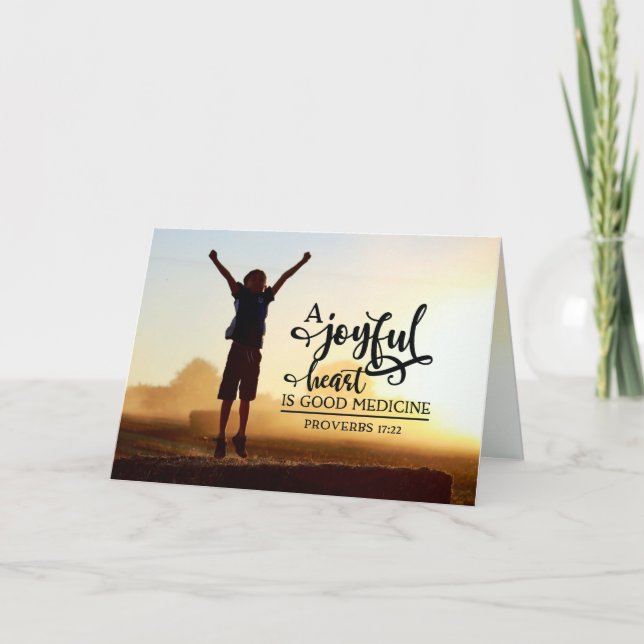 Cartão Provérbios 17:22 Um coração alegre é um bom remédi (Frente)