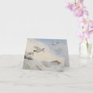 Cartão Ptarmigan na plumagem de inverno, voando através d