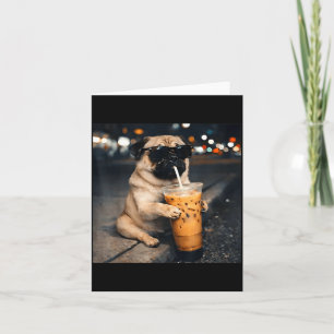 Cartão Pug engraçado bebendo café gelado meme de cachorro