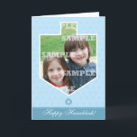 Cartão quadro Dreidel de Hanukkah<br><div class="desc">Dreidels é parte da tradição de Hanukkah e este cartão faz-lhe uma peça do divertimento da estação encerrando sua foto dentro do esboço de um dreidel. Senta-se contra uma luz subtil da estrela de David - fundo azul com um bar azul que acentua a mensagem principal de Hanukkah. Adicione sua...</div>