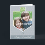Cartão quadro Dreidel de Hanukkah<br><div class="desc">Dreidels é parte da tradição de Hanukkah e este cartão faz-lhe uma peça do divertimento da estação encerrando sua foto dentro do esboço de um dreidel. Senta-se contra uma luz subtil da estrela de David - fundo cinzento com um bar cinzento que acentua a mensagem principal de Hanukkah. Adicione sua...</div>