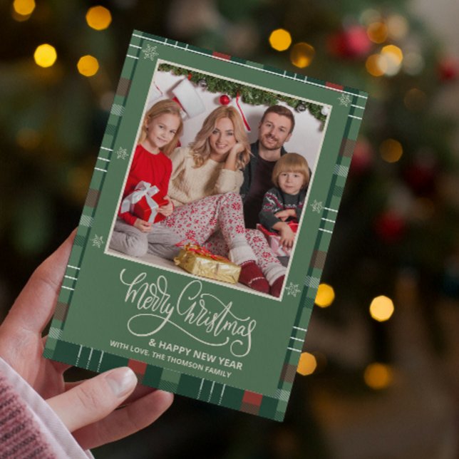 Cartão Que ano na Xadrez Merry Christmas (buffalo plaid christmas cards gingham rustic typography green check rustic farmhouse gingham country)