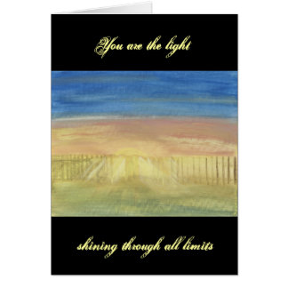 Cartão Raios de Sun através da cerca