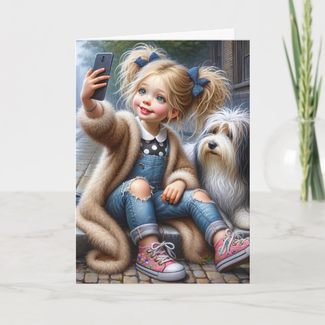 Cartão Rapariga de aniversário tirando uma selfie (Frente)